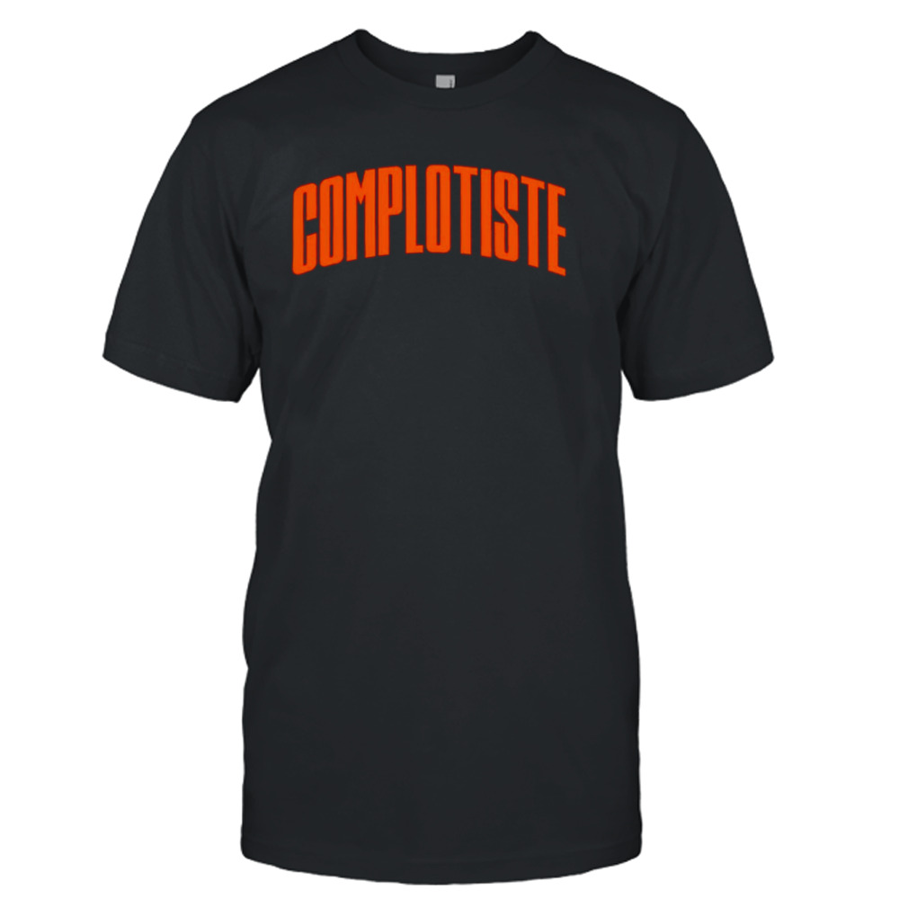 Booba wearing Complotiste shirt